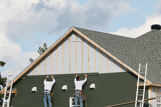 Professional Siding Replacement technician working in Yorktown, VA